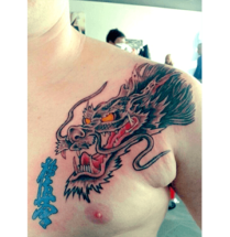 Chinese draak tatoeage op de borst