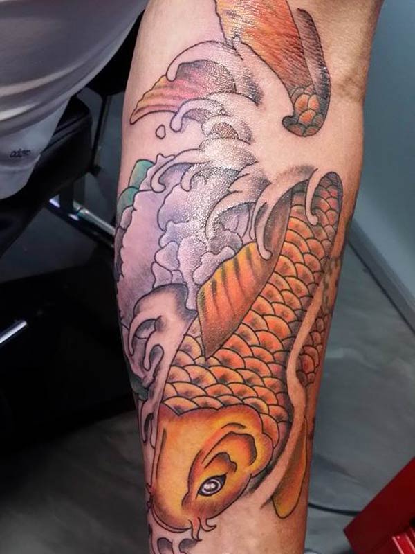 Koi Fish tatoeage op de onderarm