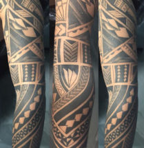 maori sleeve vanaf drie kanten bekeken