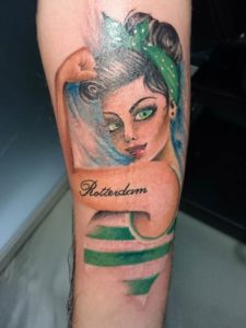 Old school tattoo van een meisje met 80's haar by DutchInk