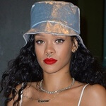 Septum neuspiercing Rihanna
