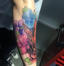 Bloemen op onderarm