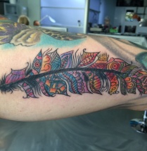 Veer tattoo cover-up op bovenarm
