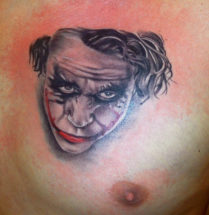 Joker op borst