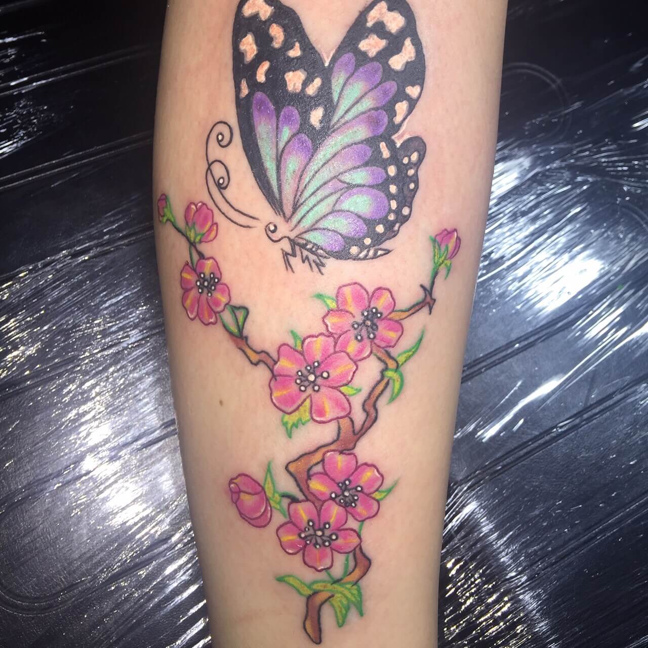 Bloem tattoo vlinder 
